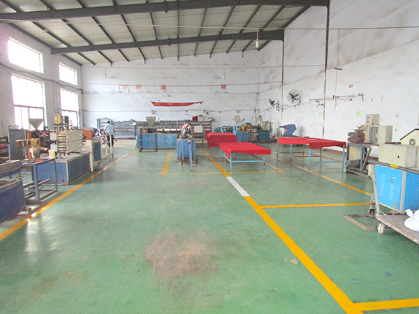 Water retaining and extrusion workshop